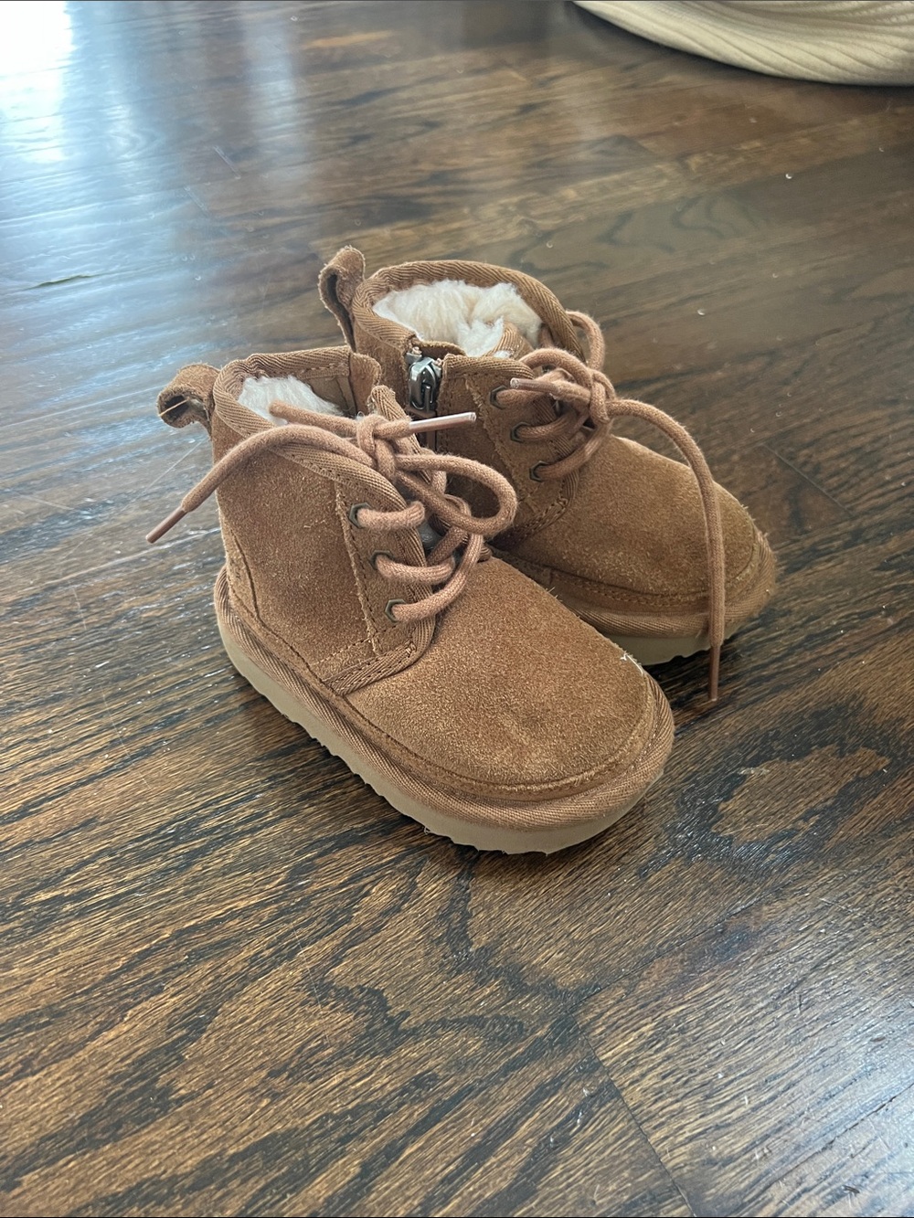 UGG Kids Chestnut Suede Lace-Up Shearling Boots